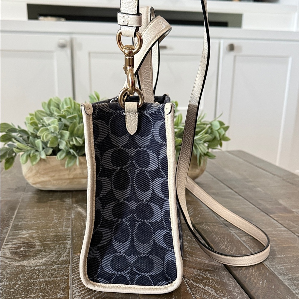 Coach Dempsey 22 Denim Signature Tote + Rare Starfish & Silver Charms - Picture 7 of 16